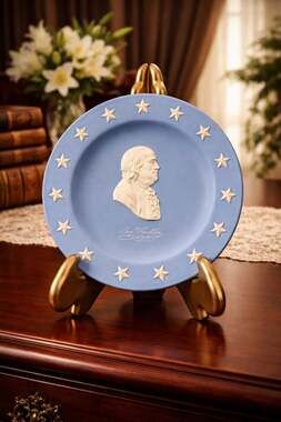 Wedgwood Blue Jasperware Benjamin Franklin State Signers Series Miniature Plate